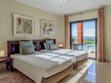 Moradia com Três Quartos e Piscina Privada