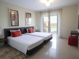 Moradia com Dois Quartos e Piscina Privada